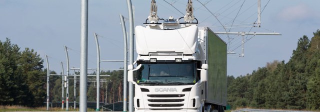 Suécia finaliza os detalhes para o lançamento da primeira rodovia elétrica para caminhões