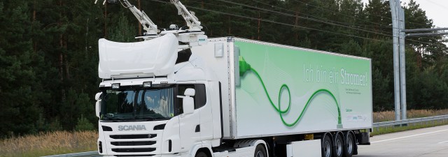 A Suécia utiliza a tecnologia do século XIX para impulsar caminhões elétricos
