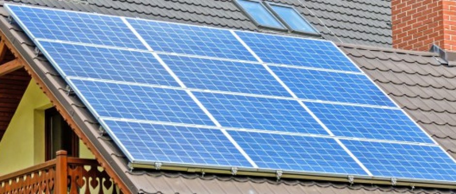 Instalar painéis solares está cada vez mais barato